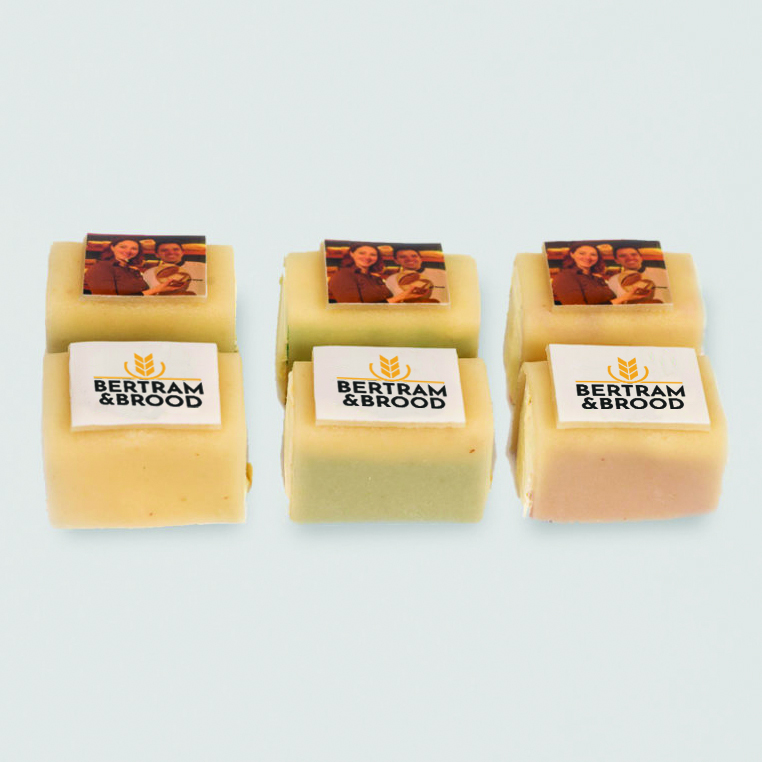 PETIT FOURS